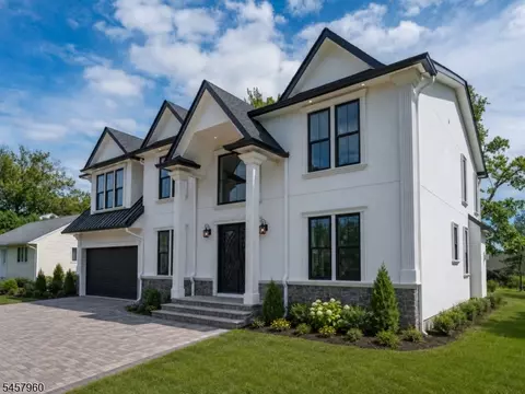 Exterior - 412 Gregory Rd, Paramus, NJ 07652 photo 2 of 3