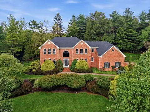 6 Oakridge Rd, Annandale, NJ 08801