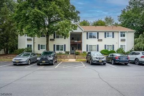6 Norwich Pl, Somerset, NJ 08873