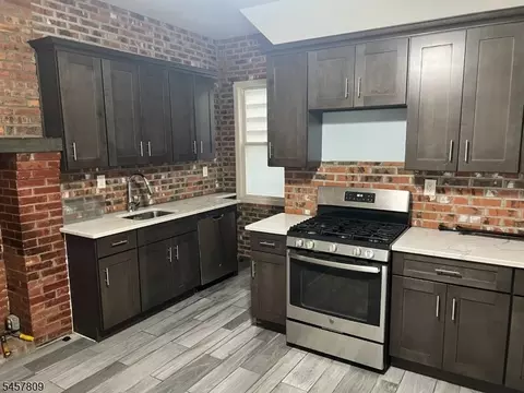 46 Read St, Newark, NJ 07105