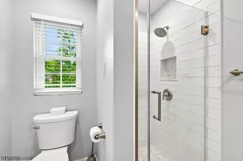 Bath - 73 Bald Eagle Rd, Hackettstown, NJ 07840 photo 3 of 5