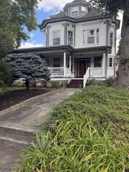 941 Edgewater Ave, Ridgefield, NJ 07657
