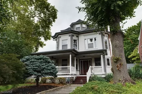 941 Edgewater Ave, Ridgefield, NJ 07657
