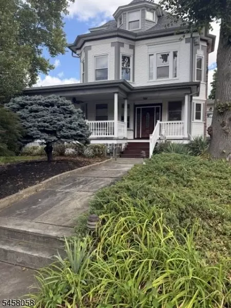 941 Edgewater Ave, Ridgefield, NJ 07657