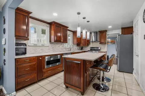 907 Mer-edin Burg Rd, Hamilton Twp, NJ 08690
