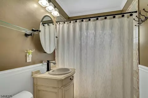 Bath - 812 Sterling St, Plainfield, NJ 07062 photo 2 of 6
