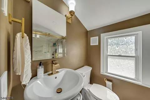 Bath - 812 Sterling St, Plainfield, NJ 07062 photo 4 of 6