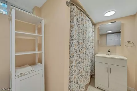Bath - 812 Sterling St, Plainfield, NJ 07062 photo 6 of 6