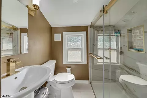 Bath - 812 Sterling St, Plainfield, NJ 07062 photo 3 of 6