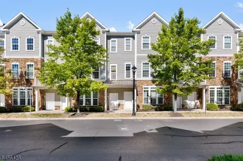 1423 Hudson Cir, Highland Park, NJ 08904