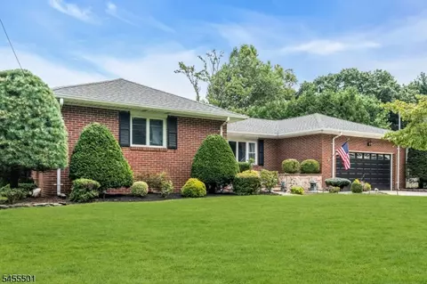 158 Hardenburg Ln, East Brunswick, NJ 08816