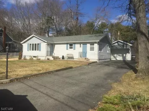 21 Cottonwood Ct, Stockholm, NJ 07460