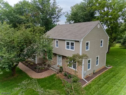 9 Amherst Ct, Annandale, NJ 08801