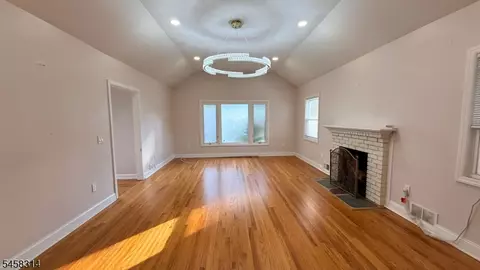 Living - 88 Meadowbrook Rd, North Plainfield, NJ 07062 photo 1 of 2