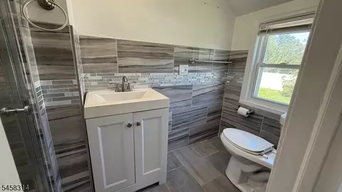 Bath - 88 Meadowbrook Rd, North Plainfield, NJ 07062 photo 2 of 2