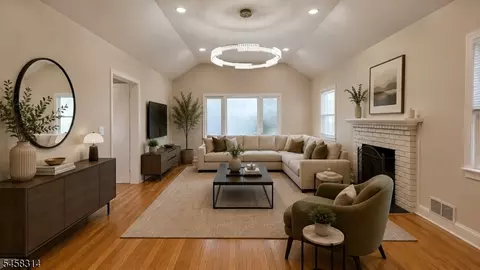 Living - 88 Meadowbrook Rd, North Plainfield, NJ 07062 photo 2 of 2