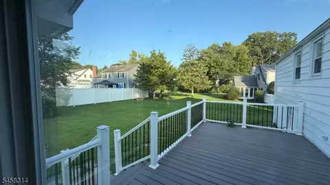 Exterior - 88 Meadowbrook Rd, North Plainfield, NJ 07062 photo 2 of 9