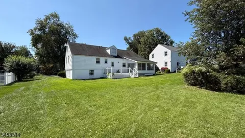Exterior - 88 Meadowbrook Rd, North Plainfield, NJ 07062 photo 5 of 9