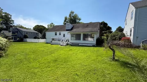 Exterior - 88 Meadowbrook Rd, North Plainfield, NJ 07062 photo 4 of 9