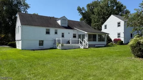 Exterior - 88 Meadowbrook Rd, North Plainfield, NJ 07062 photo 3 of 9