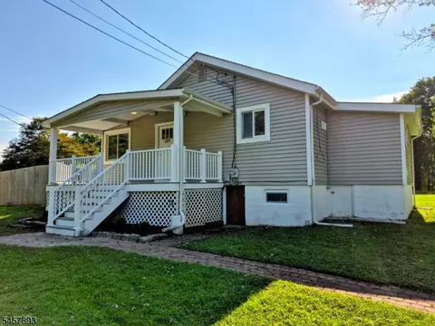 289 Hillcrest Dr, Milford, NJ 08848