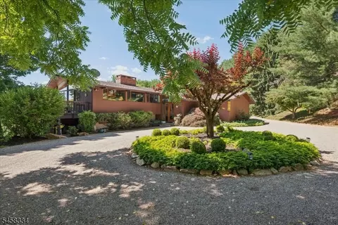 15 Palatine Rd, Tewksbury Twp, NJ 07830