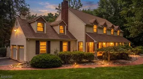 11 Cambridge Dr, Annandale, NJ 08801