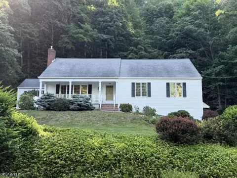 50 Rockledge Rd, Montville, NJ 07045