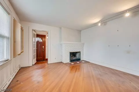 Living - 462 Union Ave, Middlesex, NJ 08846 photo 1 of 2