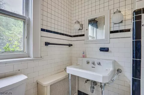 Bath - 462 Union Ave, Middlesex, NJ 08846 photo 2 of 3