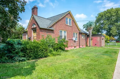 Exterior - 462 Union Ave, Middlesex, NJ 08846 photo 2 of 4
