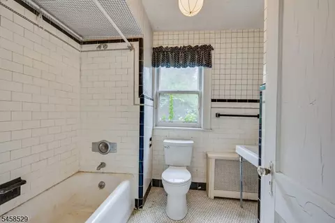 Bath - 462 Union Ave, Middlesex, NJ 08846 photo 1 of 3
