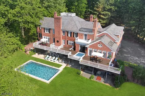 1 Hillview Dr, Tewksbury Twp, NJ 07830