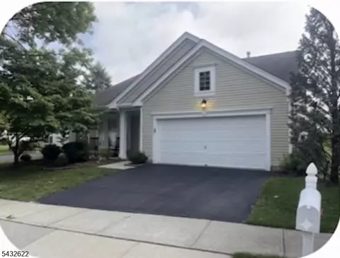 6 Weybourne Ln, Belvidere, NJ 07823