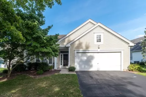 6 Weybourne Ln, Belvidere, NJ 07823