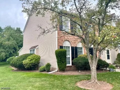 45 Townsend Ct, Franklin Park, NJ 08823