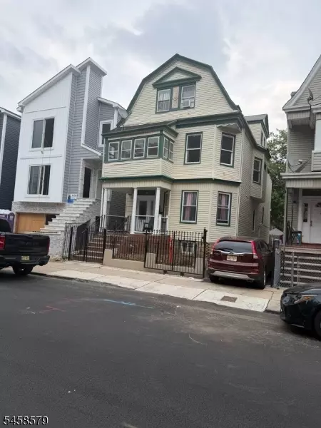 196 Amherst St #2, East Orange, NJ 07018