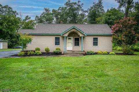 122 Cortelyou Ln, Franklin Twp, NJ 08873