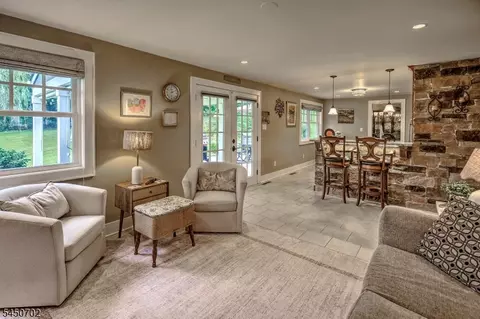 43 Sandra Ln, Randolph, NJ 07869