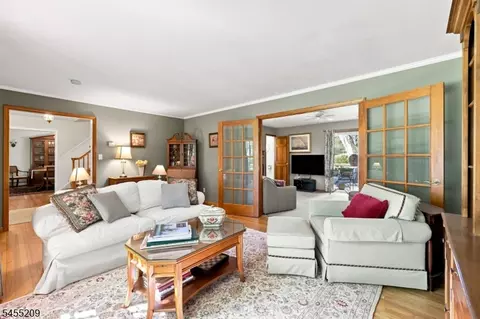 Living - 20 Preston Ter, Bedminster, NJ 07921 photo 2 of 4