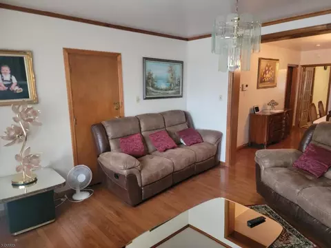 581 N 7th St, Newark, NJ 07107