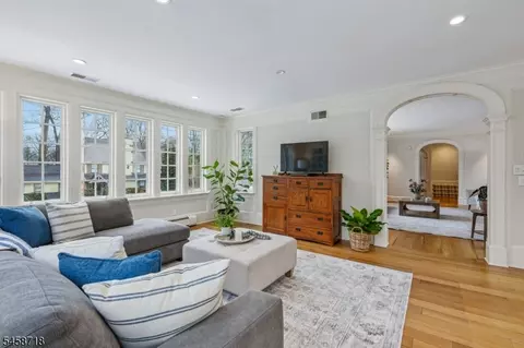 Living - 55 Oxbow Ln, Summit, NJ 07901 photo 2 of 3