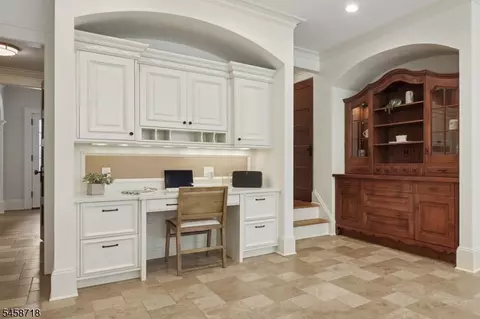 Entry Way - 55 Oxbow Ln, Summit, NJ 07901 photo 2 of 4