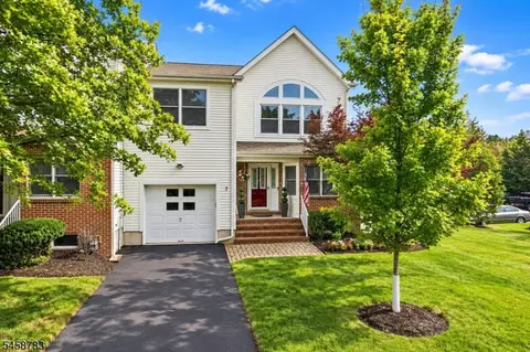 7 Aspen Dr, Hillsborough, NJ 08844