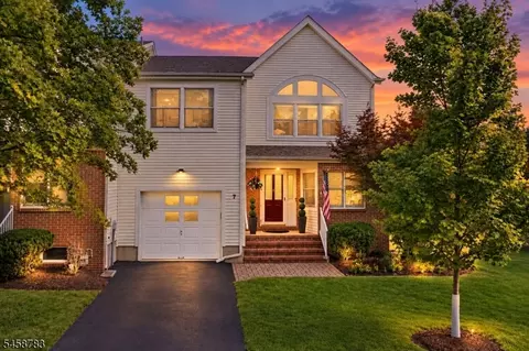 7 Aspen Dr, Hillsborough, NJ 08844