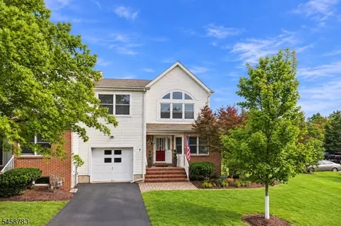 7 Aspen Dr, Hillsborough, NJ 08844