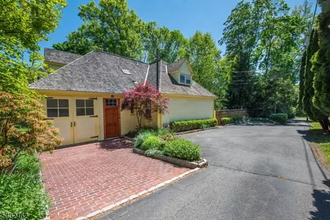 35 Colles Ave, Morristown, NJ 07960