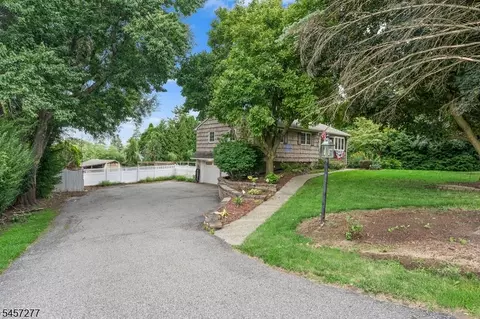 5 Mott Dr, Vernon, NJ 07462