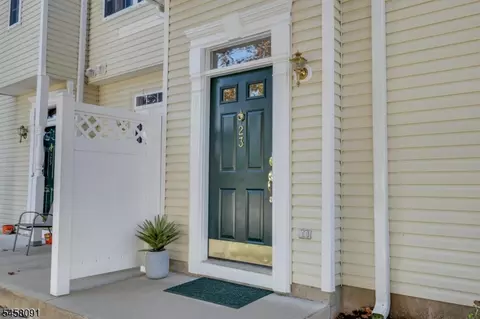 23 Hancock Dr, Morristown, NJ 07960