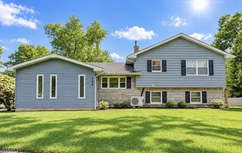 120 E Shawnee Trl, Jefferson Twp, NJ 07849